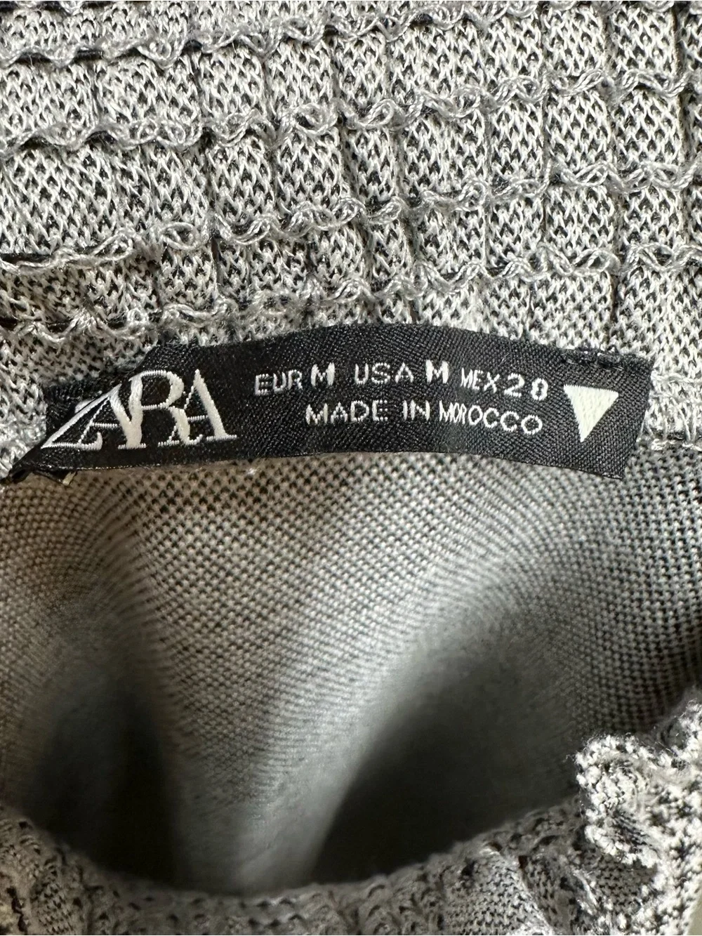 Zara Black and White Gingham Short Sleeve Mock Neck Shirt 🛶